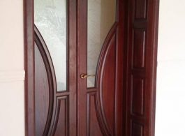 Класичні двері зі склом фото